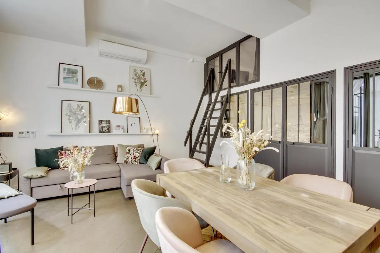 Chez Colette Canal St Martin * Parijs