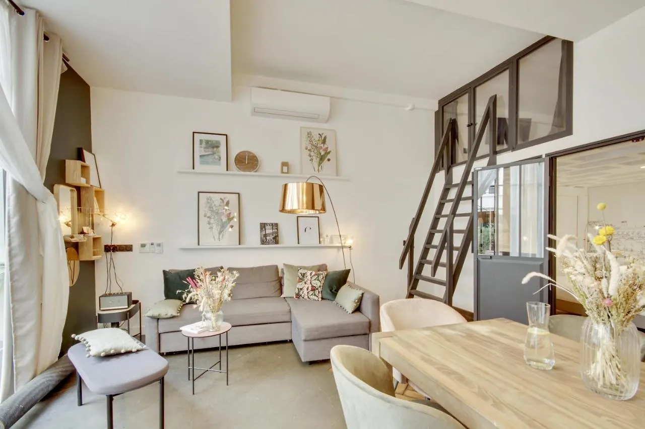 Chez Colette Canal St Martin * Παρίσι